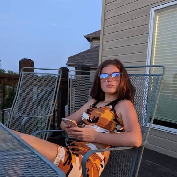 Meet your Posher, Veronica - Picture 1 of 1